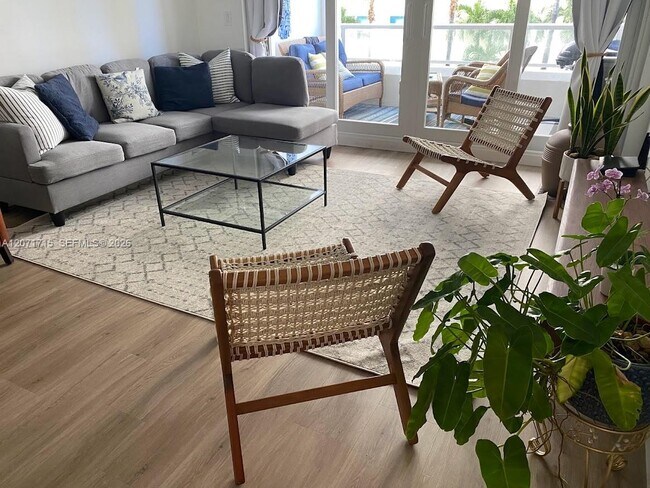 Building Photo - 5005 Collins Ave