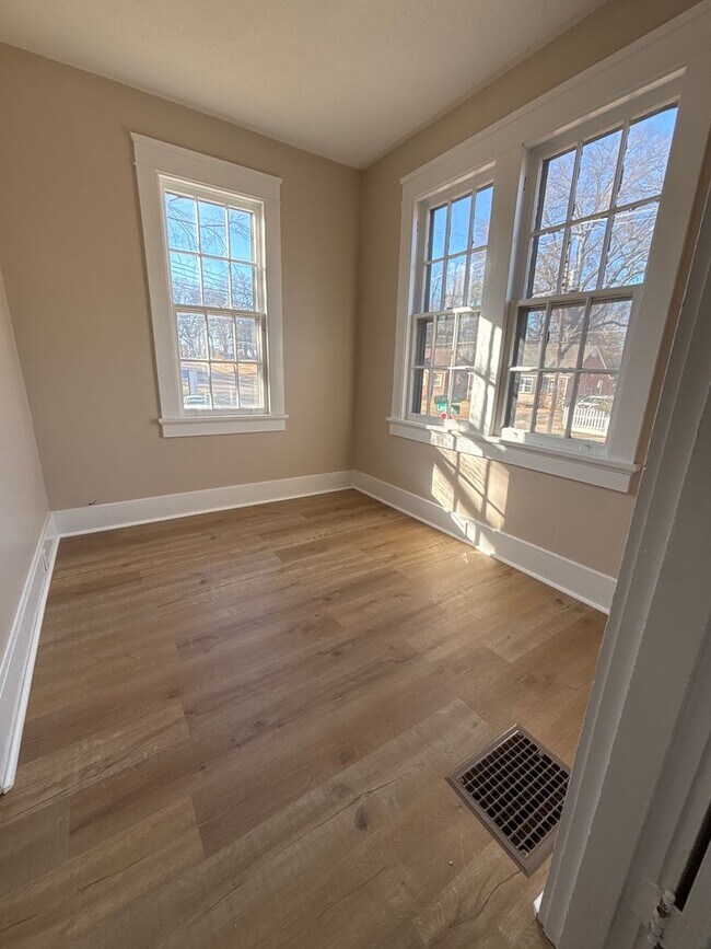 Building Photo - $1000.00 Deposit Special! You're Home Awaits