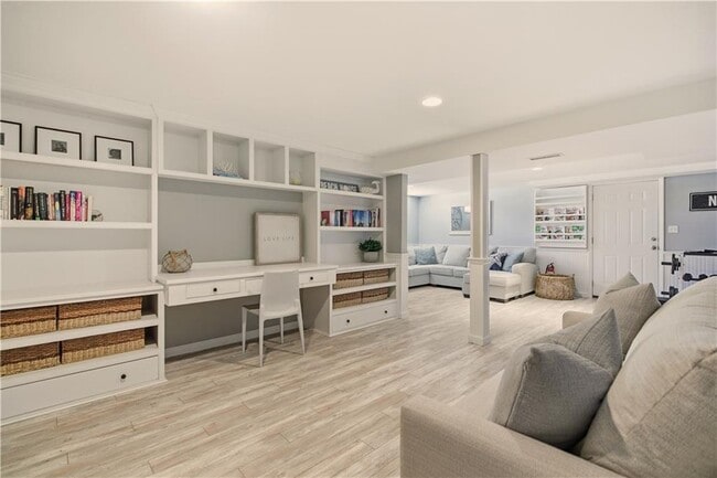 Building Photo - 105 Lilac Ln