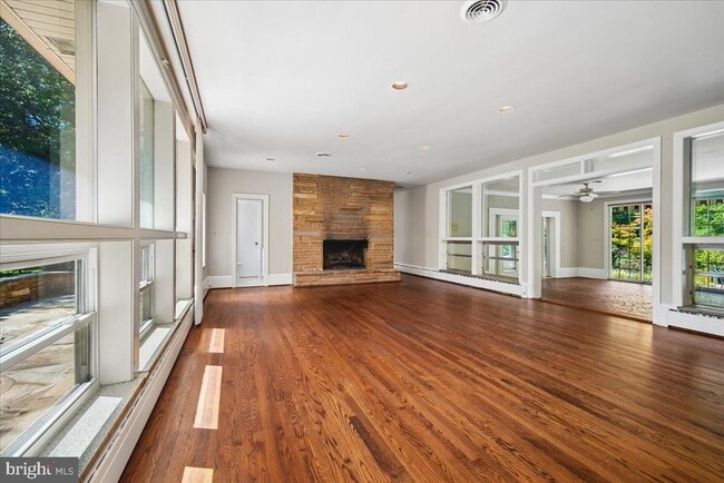 Building Photo - 8106 W Boulevard Dr