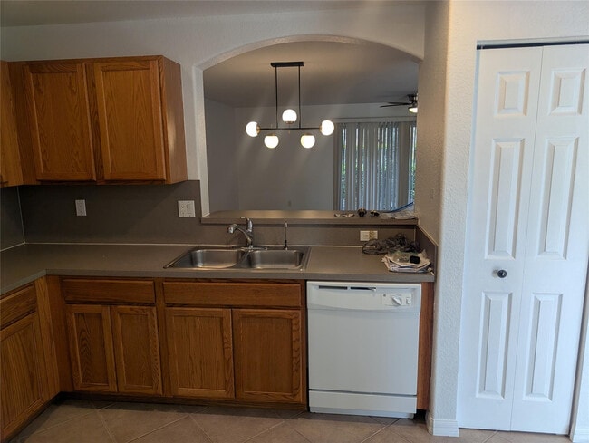 Building Photo - 4759 Pinemore Ln