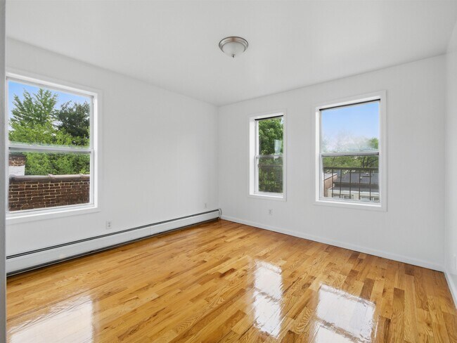 Building Photo - 308 Ege Ave