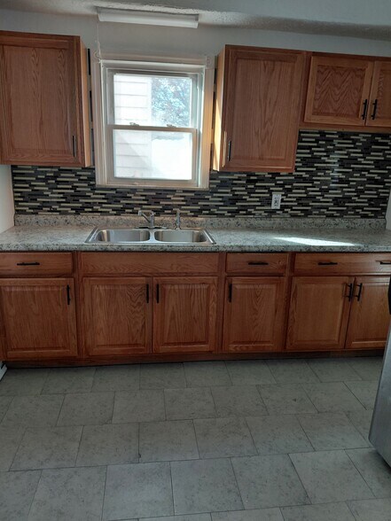 kitchen - 17315 Glendale Ave