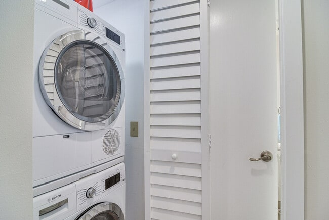 Building Photo - 6260 Palma Del Mar Blvd S