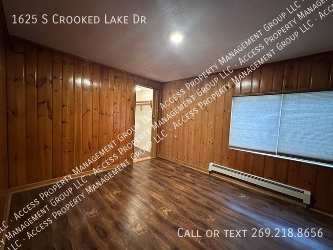 Building Photo - 1625 S Crooked Lake Dr