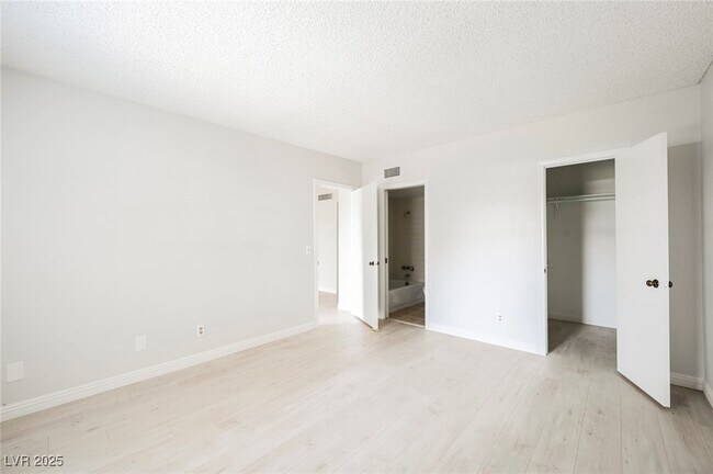 Building Photo - 3823 S Maryland Pkwy