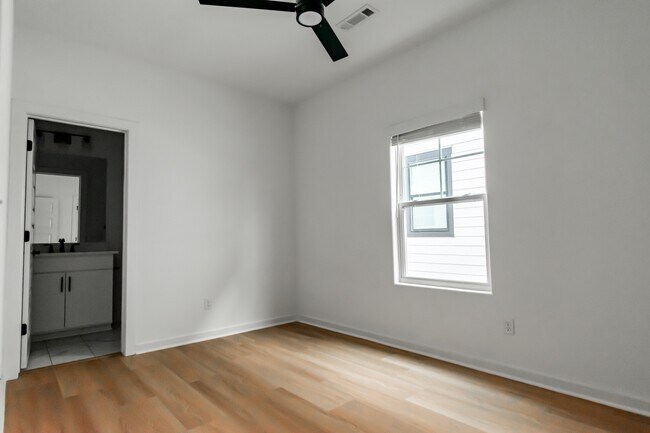 Building Photo - 1599 Brooks Ave