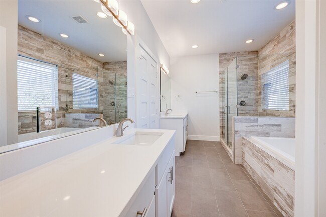 Building Photo - 1605 Colorado St