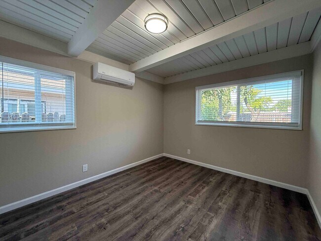 Building Photo - 3 Bed Home