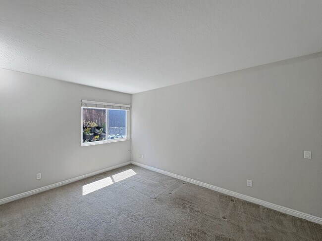 Building Photo - Spacious 4B/3BA Rancho Bernardo Home with ...