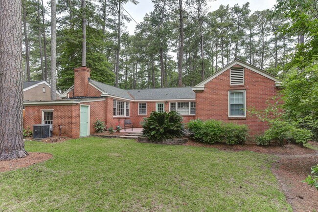 Building Photo - Charming 3 Bedroom, 2 Bath All-Brick Bunga...