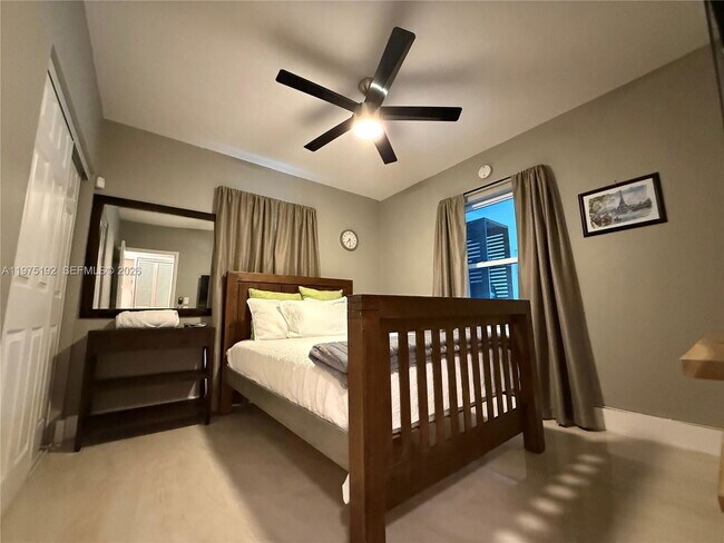 Building Photo - 4850 SW 4th St