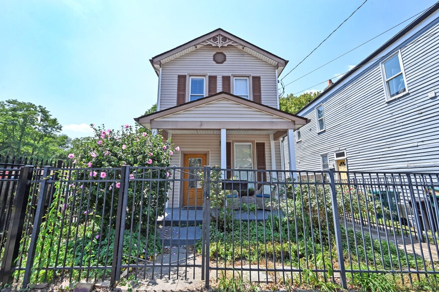 Primary Photo - 3737 Eastern Ave