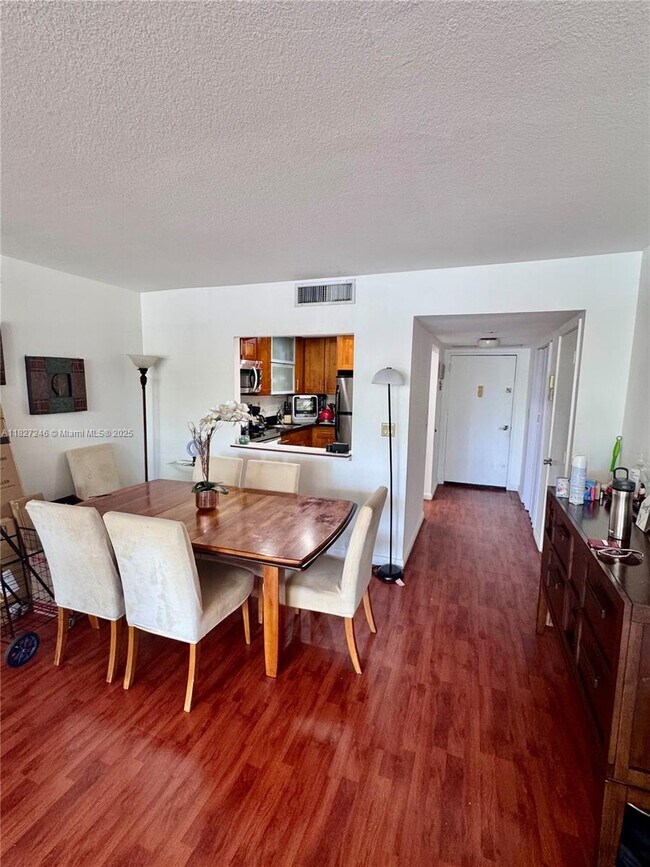 Building Photo - 3731 N Country Club Dr