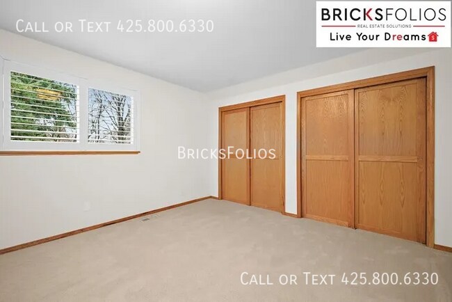 Building Photo - Welcome to Tukwila Haven – Open Concept Home Near Sound Transit!