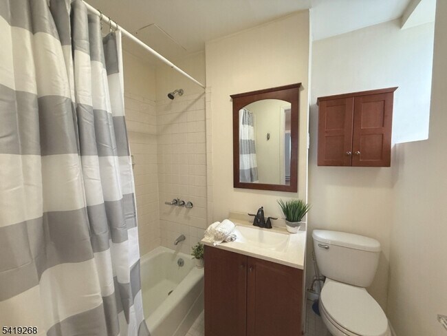 Building Photo - 39 Glenridge Ave