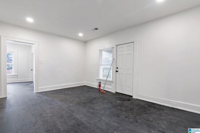 Building Photo - 1101 7th Ave W