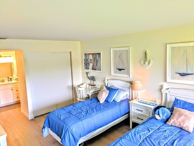 Building Photo - SEASONAL/SHORT TERM TURNKEY condo