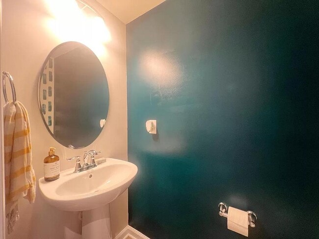 Building Photo - 100 Lilywood Ct