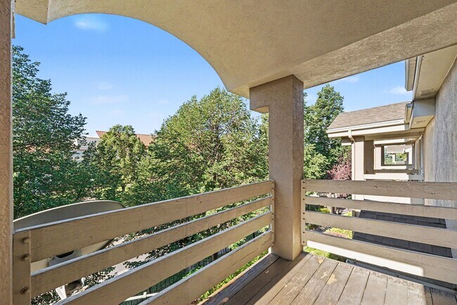 Building Photo - Beautiful 2BR Townhome in Gated Community with 2-Car Garage