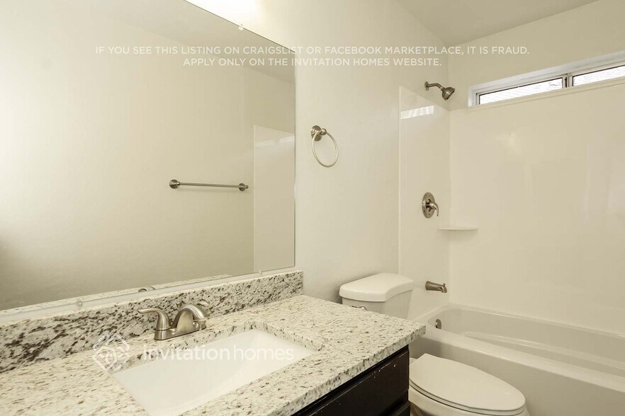 Building Photo - 12534 W Bloomfield Rd