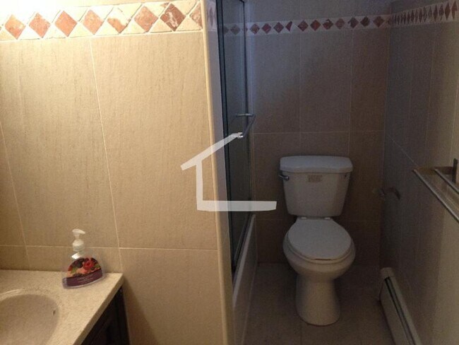 Building Photo - No Brokers Fee Conve nient Brookline Location.Eat-in Kitchen, Laundry on a Site