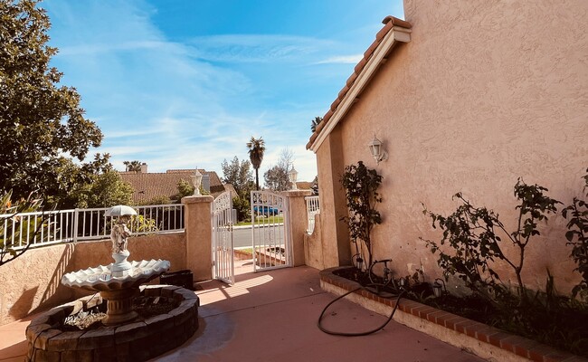 Building Photo - 40095 Festival Rd