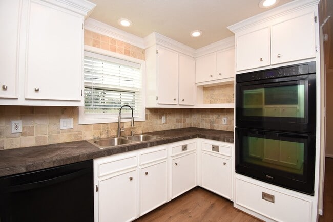 Building Photo - 2503 Southwick St