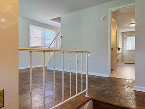 Building Photo - 928 Circle Dr