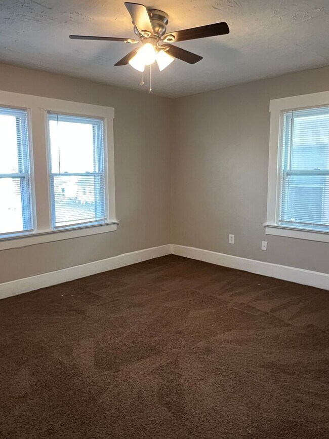 Building Photo - 400 N Grant Ave