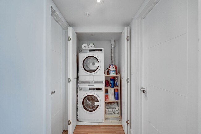 Building Photo - 1900 Sunset Harbour Dr