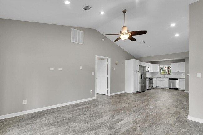 Building Photo - 3539 Balboa Cir