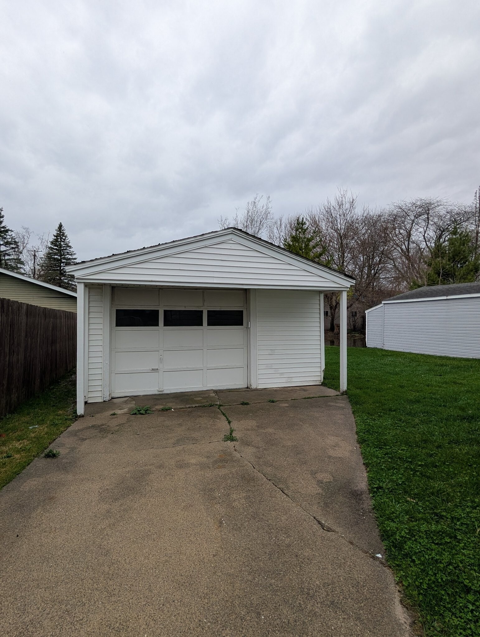 Building Photo - 807 Thurman St