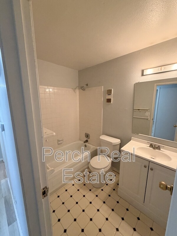 Building Photo - 14424 E Colorado Dr