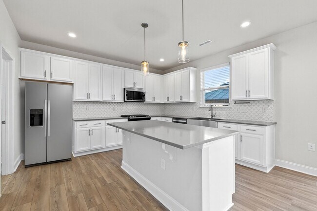 Building Photo - **Beautiful Wendell Home 3/2.5 W/ Fenced in Yard**