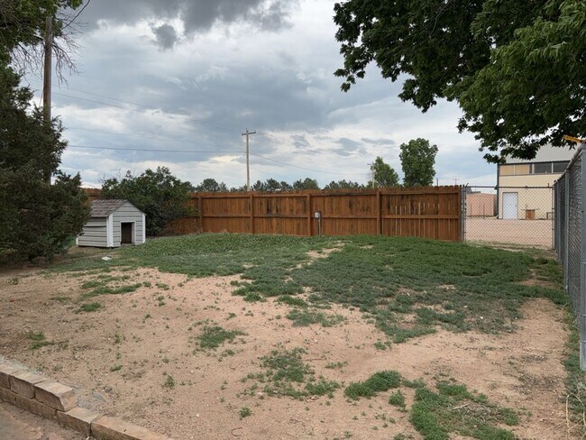 Building Photo - One of a kind ranch home with lake mountain views!