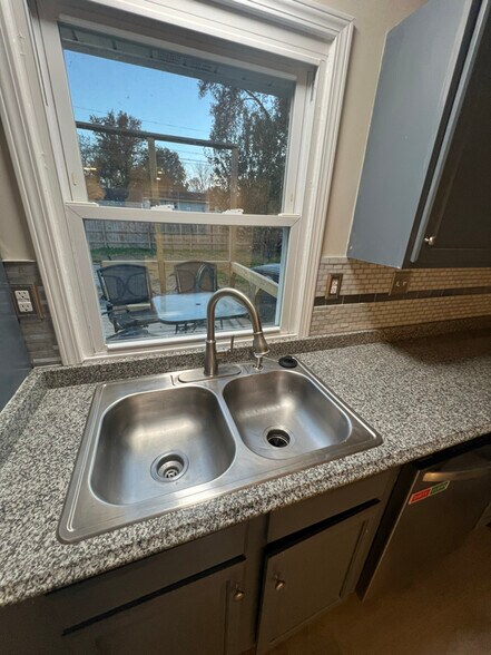 Building Photo - 7517 Bayard Park Dr