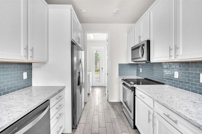 Building Photo - 5040 Eucalyptus Dr