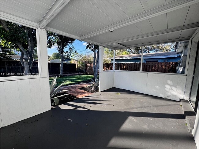 Building Photo - 4851 SW 44th Ave