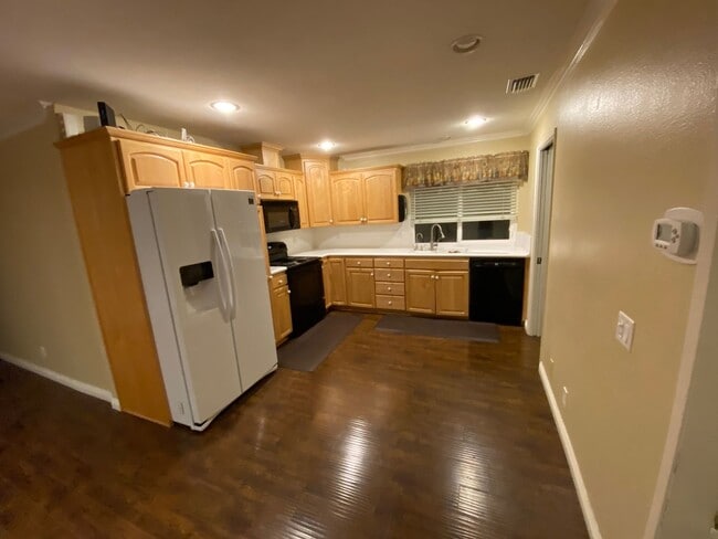 Building Photo - Lovely Cerritos Home!  ABC Unified!