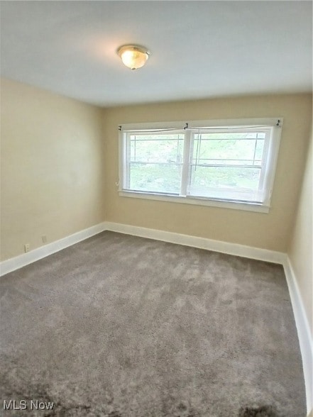 Building Photo - 711 Anoka Ln