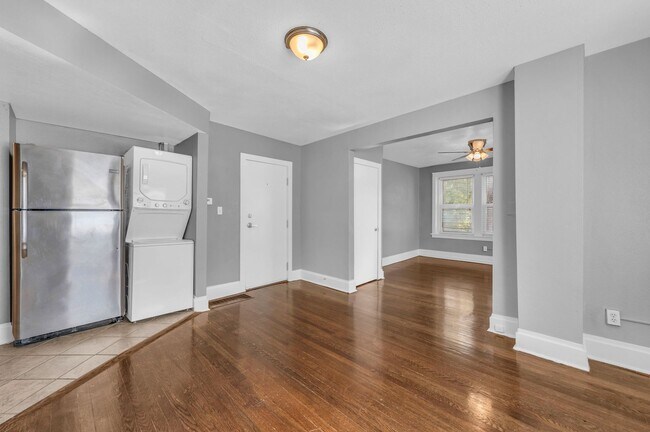 Interior Photo - LOCUST