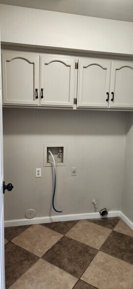 Building Photo - 4305 Mattnick Dr