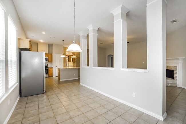 Building Photo - 16042 Belleshire Ln