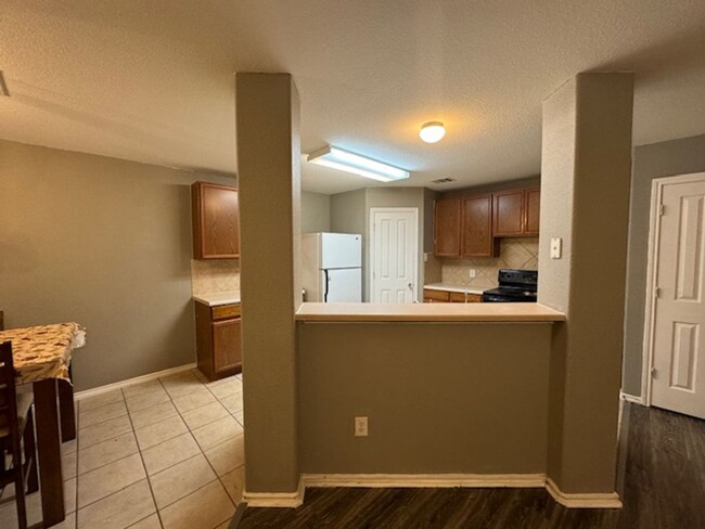 Building Photo - Nice 3 bedroom 2 Bath One Story Home