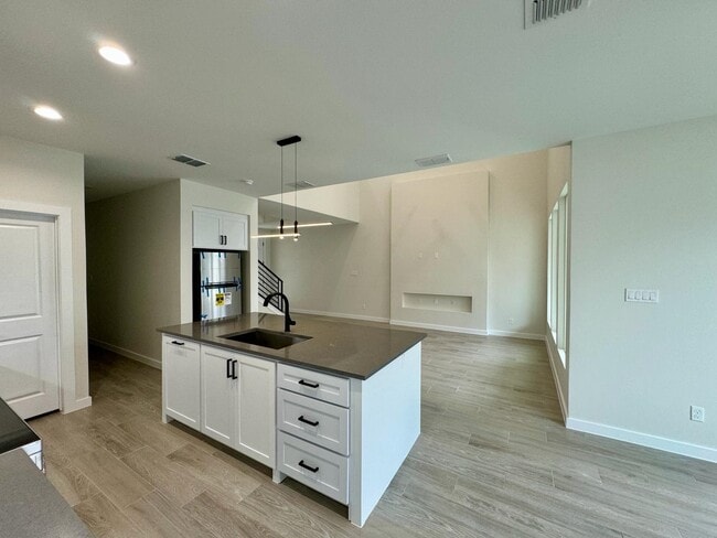 Building Photo - 7511 Cresta Bella St
