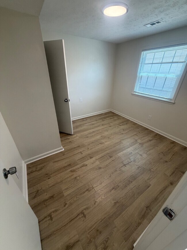 Building Photo - 6813 Wunderly Ct