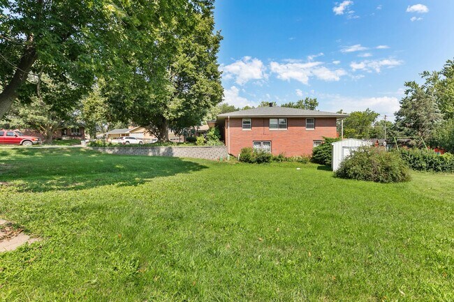 Building Photo - Lovely 3 bedroom home available soon!