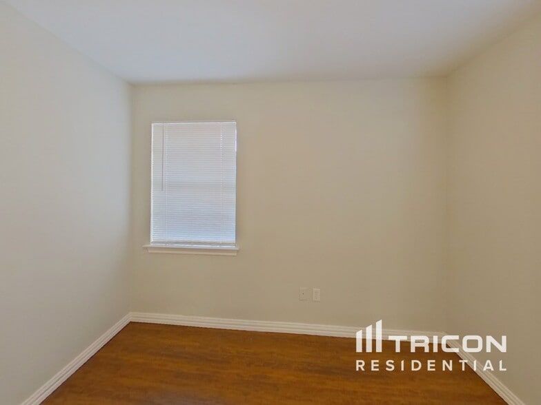 Building Photo - 126 Tharp St