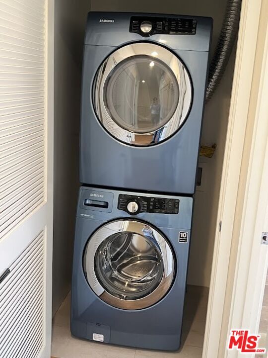 Building Photo - 1715 Armacost Ave